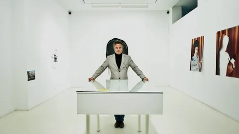 El comisario de la muestra, Nacho Ruiz, ha estructurado la exposición en diferentes bloques temáticos
