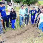 Eduardo Carazo visita a los jóvenes voluntarios de Atapuerca.