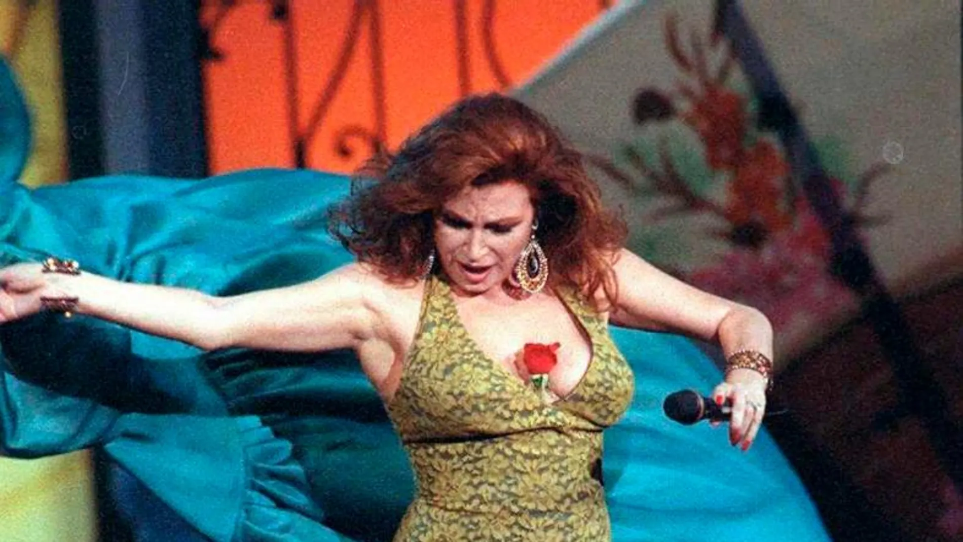 La cantante Rocío Jurado durante una actuación / Foto: Efe