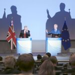El ministro británico para el Brexit, David Davis, y el negociador jefe de la UE, Michel Barnier, ayer en Bruselas