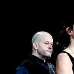 Migo Ràfols y Núria Casas interpretan a este matrimonio con muchas cosas que resolver justo el día de su 24 aniversario. Muntaner