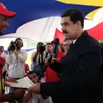  Maduro aspira a relación de respeto con EEUU y hablar cara a cara con Trump