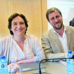 En la imagen. la alcaldesa de Barcelona, Ada Colau, y el conseller de Salud, Toni Comín.