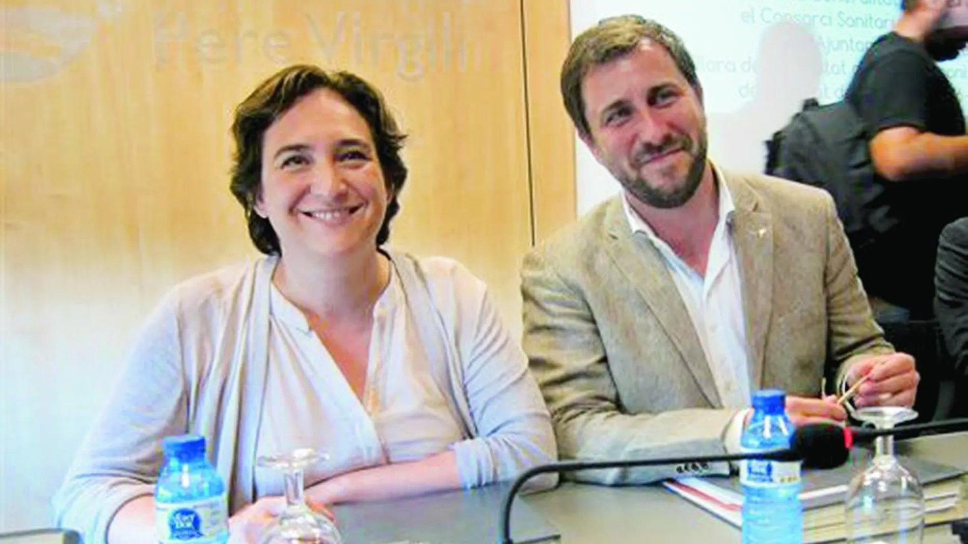 En la imagen. la alcaldesa de Barcelona, Ada Colau, y el conseller de Salud, Toni Comín.