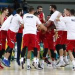 La selección serbia ceklebra el triunfo ante Australia, que le da el paso a la final