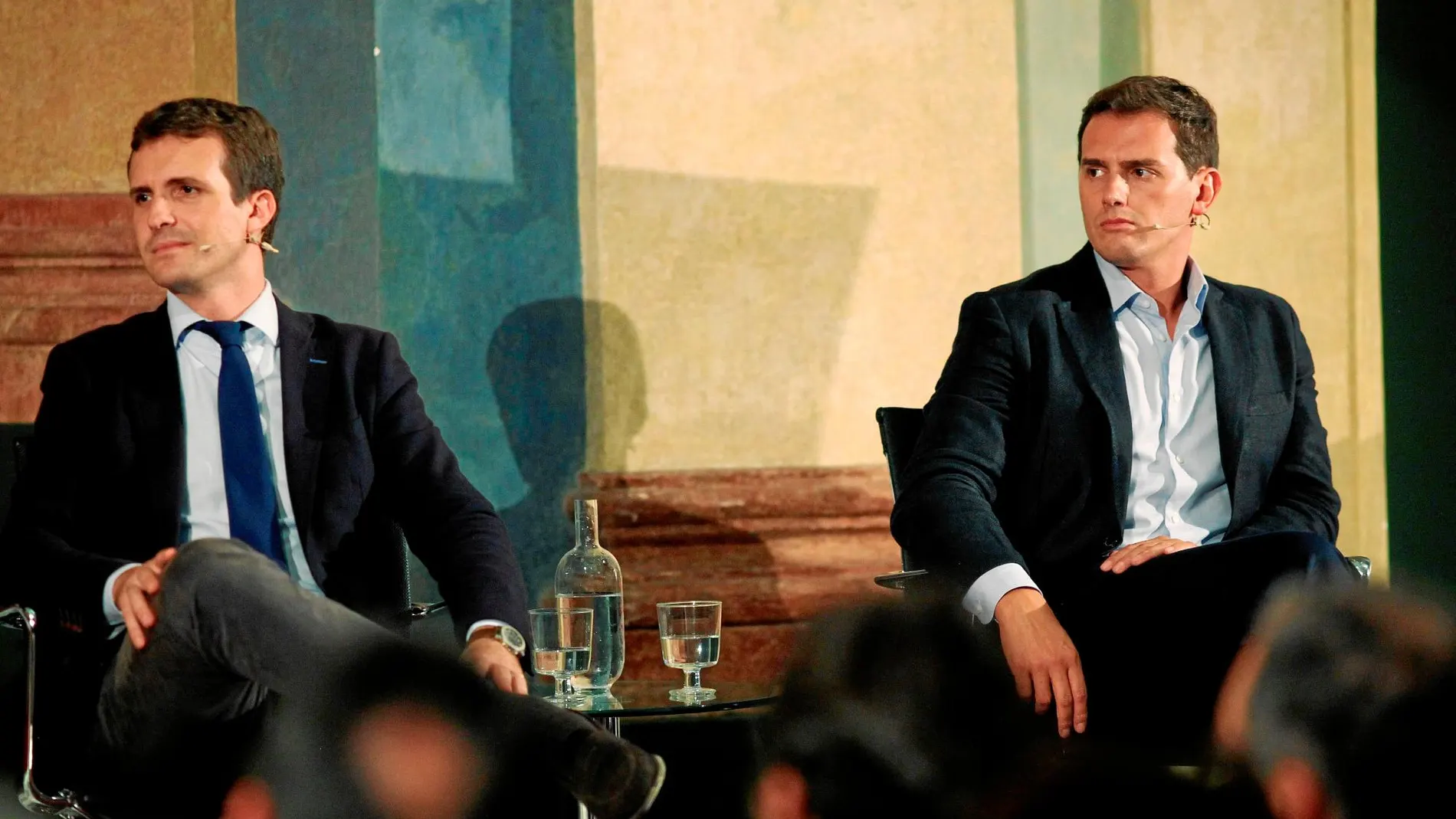 El presidente del PP, Pablo Casado y el líder de Ciudadanos, Albert Rivera en unos diálogos sobre la Constitución de Cádiz en septiembre