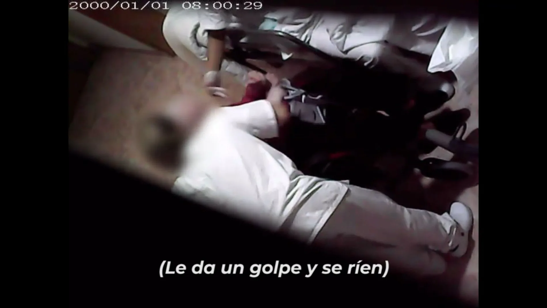 Fotograma del vídeo grabado por un familiar de un residente que sospechaba de las malas prácticas del centro