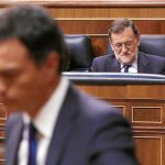 Sánchez pasa ante el escaño de Rajoy, ayer, en el Congreso, donde se volvió a constatar el bloqueo político que puede acabar en terceras elecciones