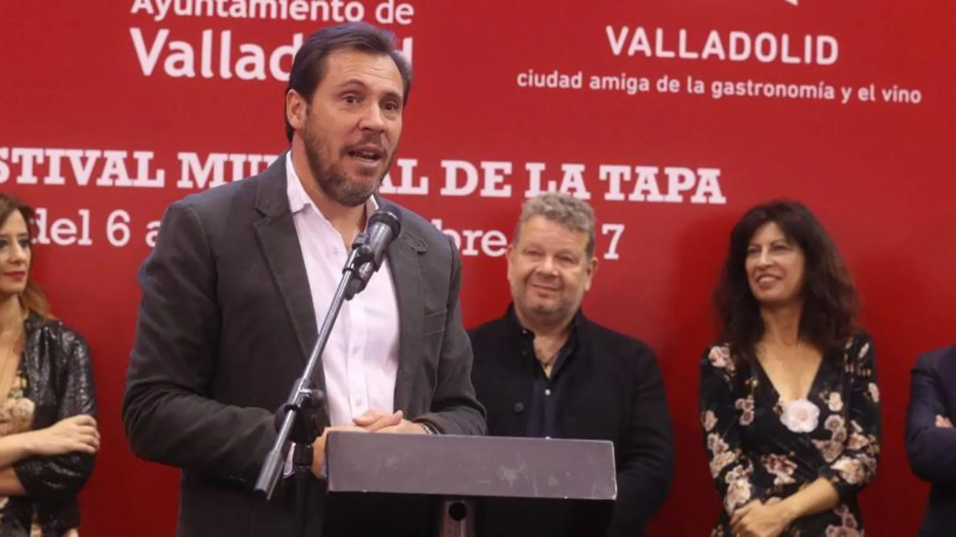 Óscar Puente presenta los Premios bajo la mirada de Ana Redondo, Alberto Chicote y María José Hernández