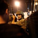 Prosiguen los combates aéreos entre golpistas y leales al Gobierno turco