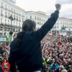 Pablo Iglesias, durante un mitin de Podemos, celebrado en 2015 en el que aparece Carmen Lomana en primera fila / Foto: Dani Gago