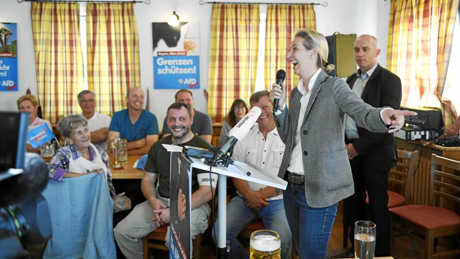 La líder nacional de la ultraderecha alemana, Alice Weidel, se desplazó a Baviera para apoyar a sus candidatos en el último día de campaña