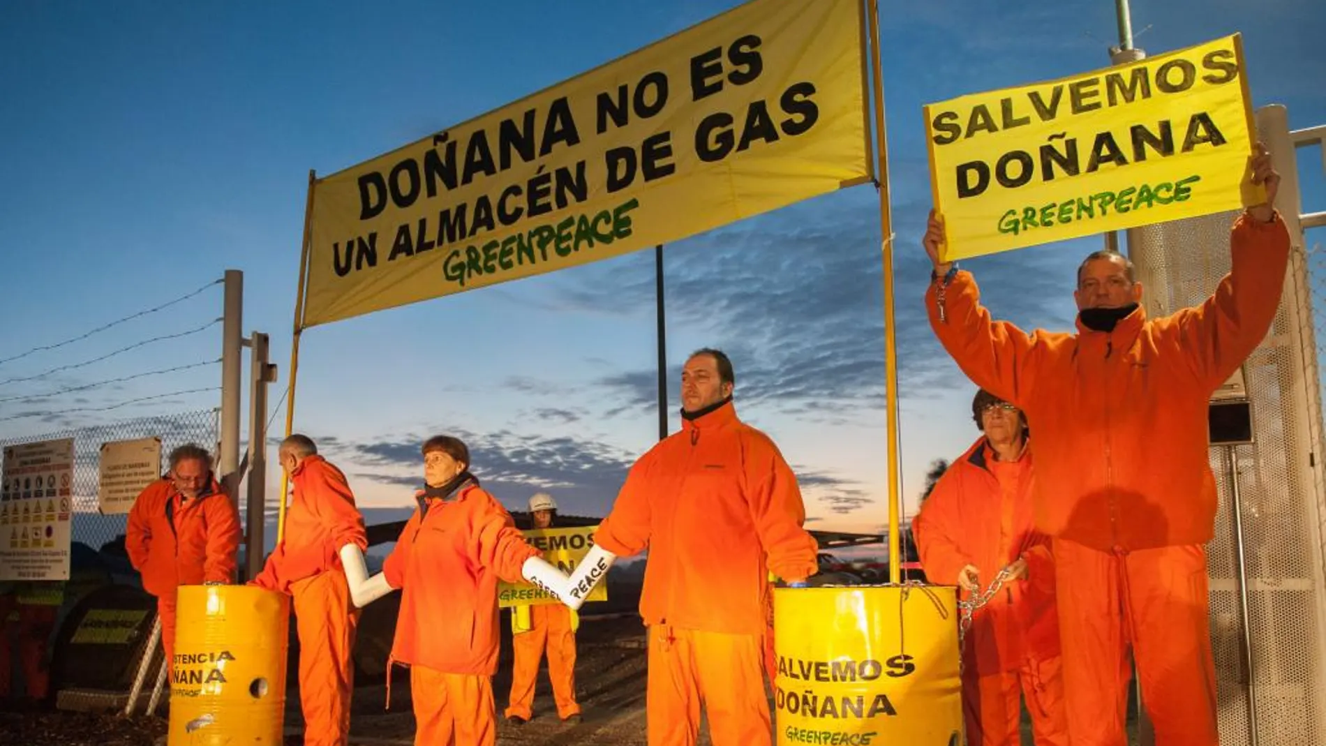 Greenpeace, que protestó en Doñana recientemente, confía en que Díaz se ponga manos a la obra para “liberarla de agresiones”