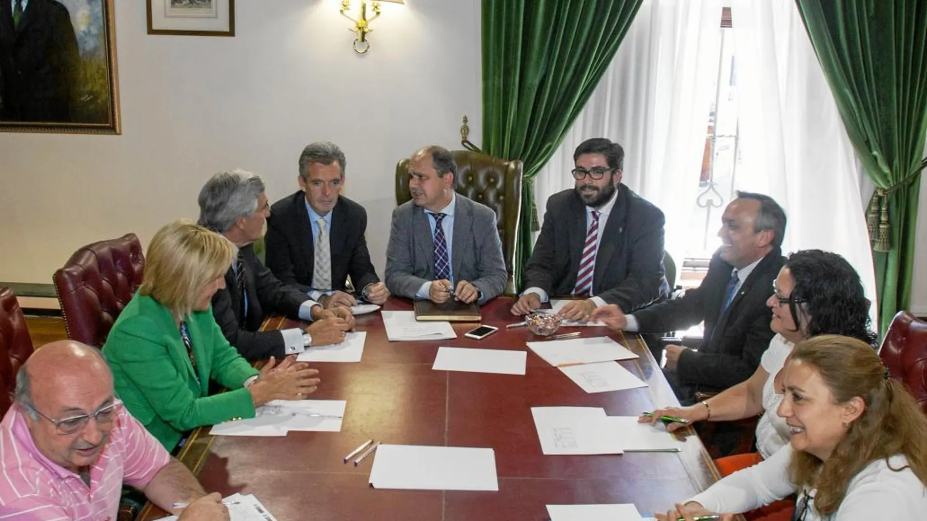 Reunión de la Mesa del Ferrocarril en la sede de la Diputación de Ávila