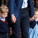 El príncipe Jorge y la princesa Carlota, paje y dama de honor