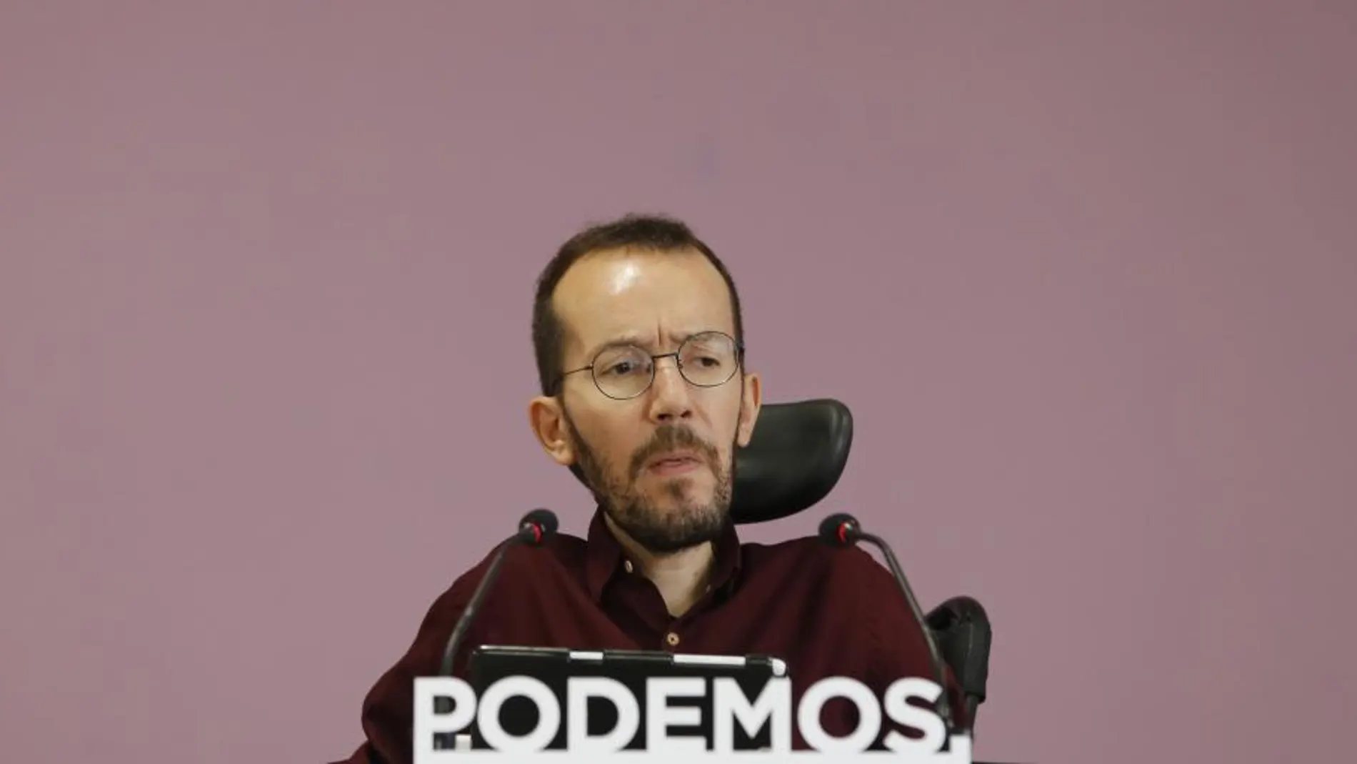 El secretario de Organización de Podemos, Pablo Echenique, durante la rueda de prensa que ha ofrecido hoy.