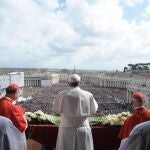 El Papa imparte la bendición Urbi et Orbi