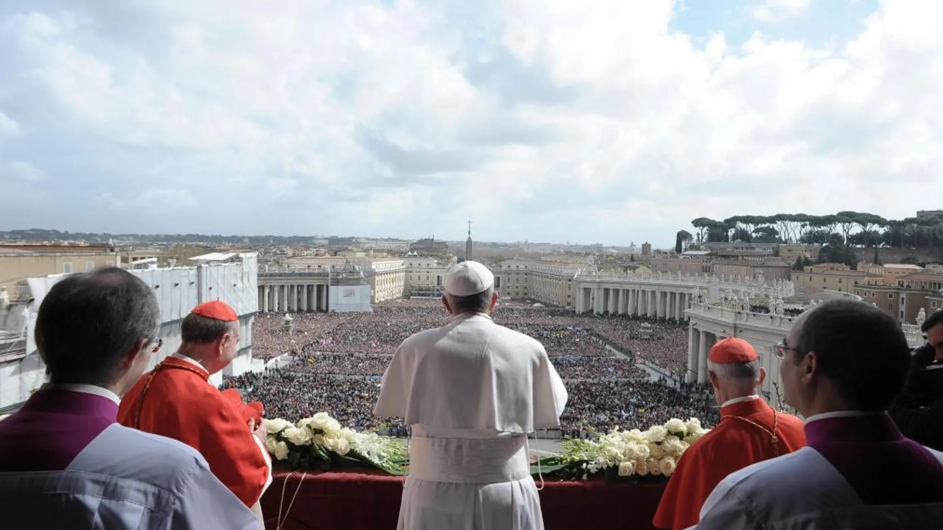El Papa imparte la bendición Urbi et Orbi