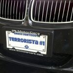 Matrícula del BMW de Dias Kadyrbayev, en el que se lee la palabra Terrorista