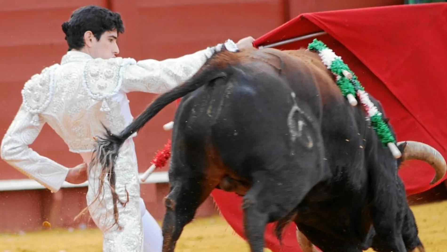 Muletazo de López Simón al tercero