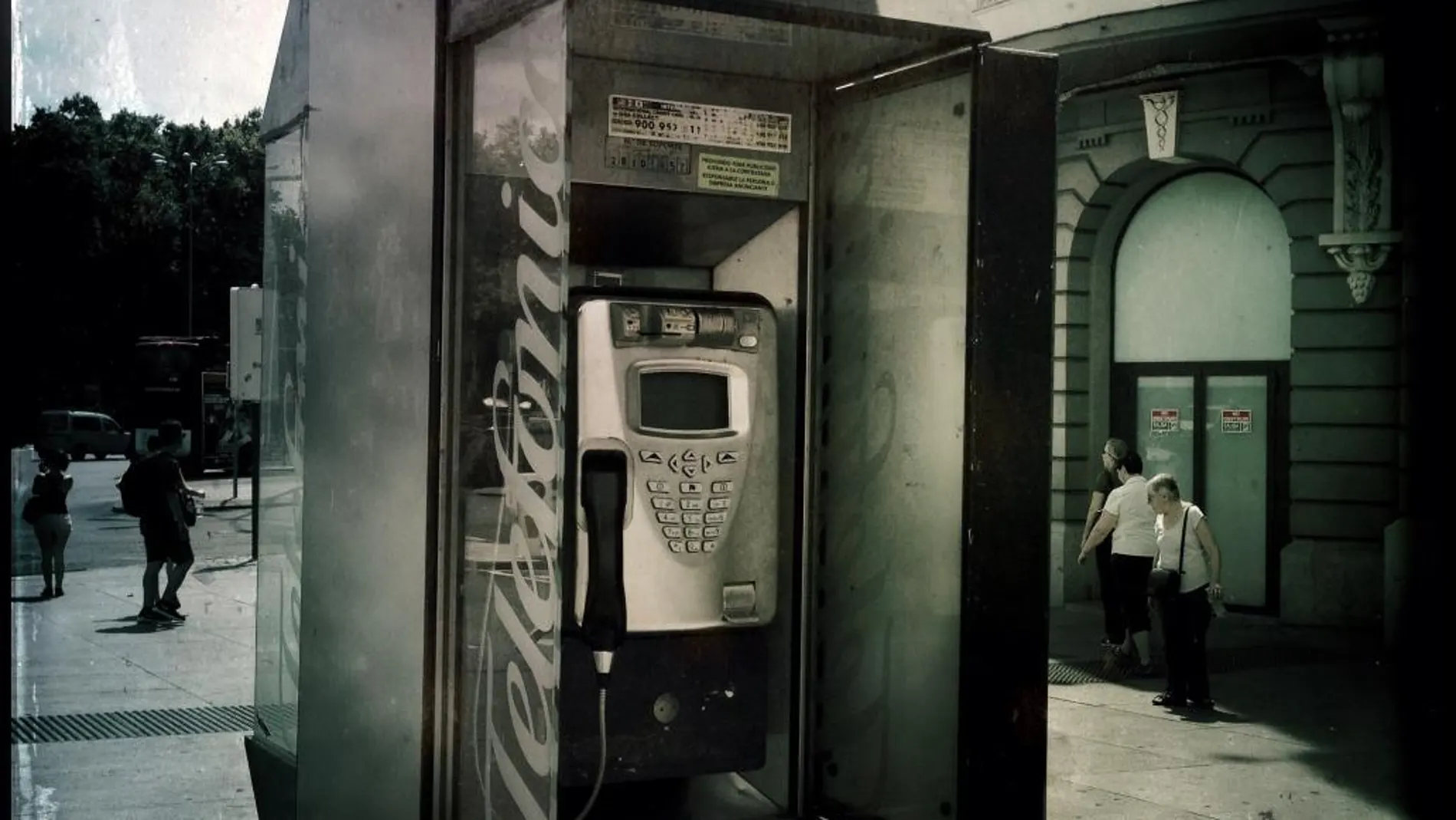 Imagen de una de las pocas cabinas telefónicas que quedan en España