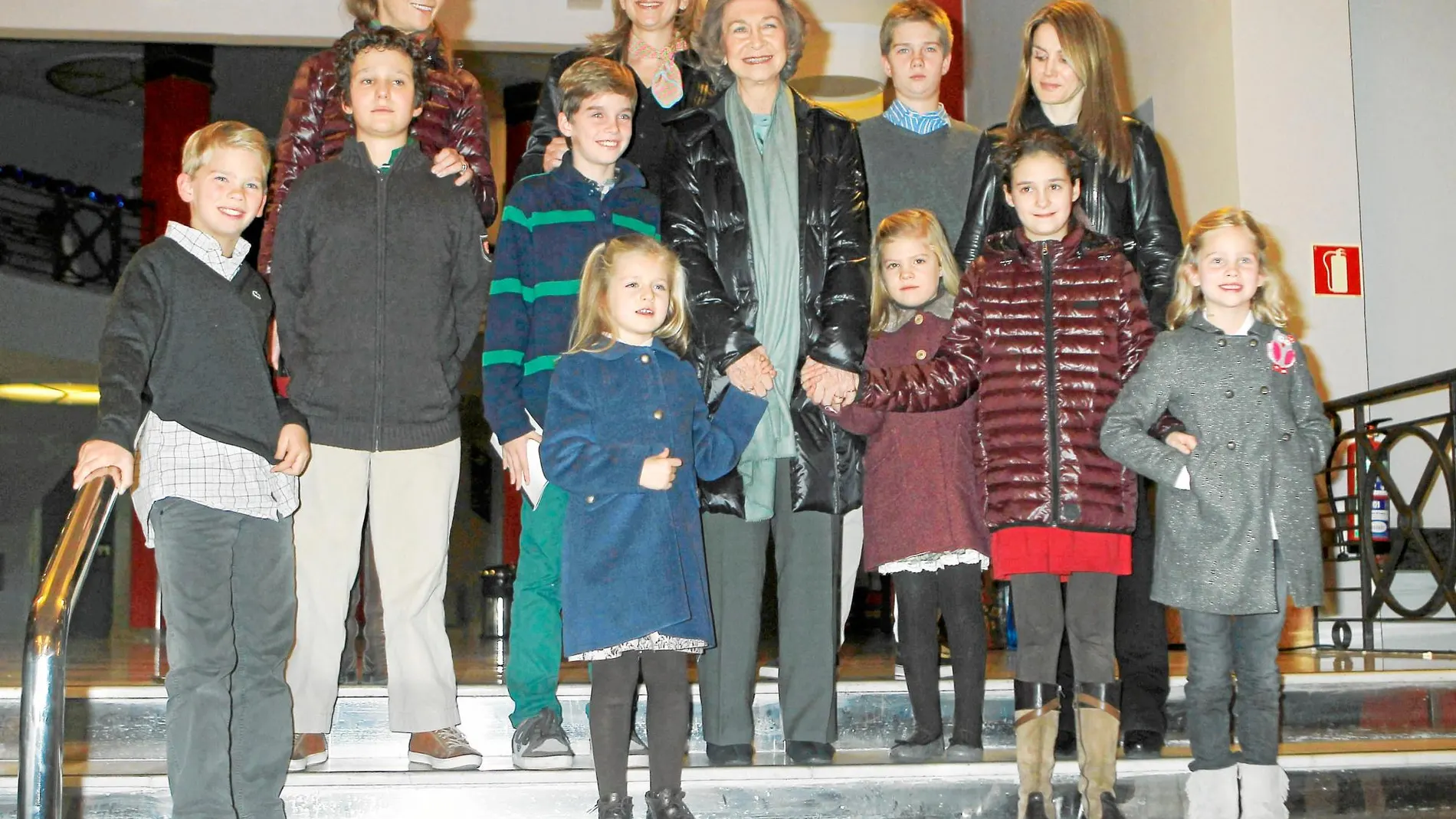 En 2013, en la víspera de Reyes, Doña Sofía salió con sus nietos y sus dos madres a ver un musical