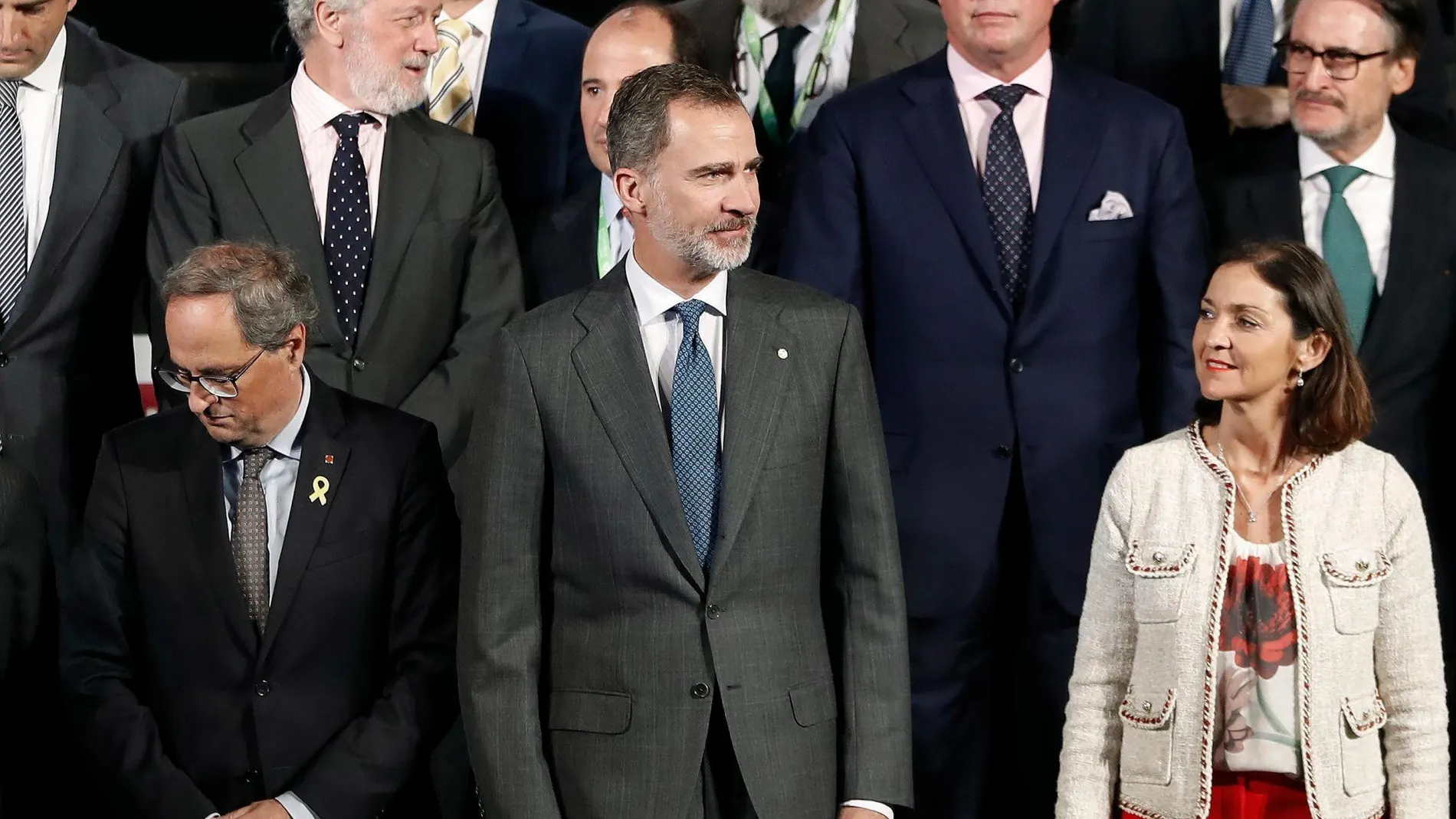 El Rey Felipe VI; el presidente de la Generalitat, Quim Torra, y la ministra de Industria en funciones, Reyes Maroto, durante la inauguración del Salón del Automóvil de Barcelona/Efe