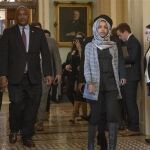 La congresista musulmana Ilhan Omar defiende su patriotismo frente a los ataques de Trump
