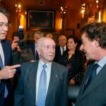 El presidente de la institución provincial, Juan Martínez Majo, junto al presidente de la Mesa de Edad de la primera corporación, Domiciano Cano y al ex presidente Javier García-Prieto