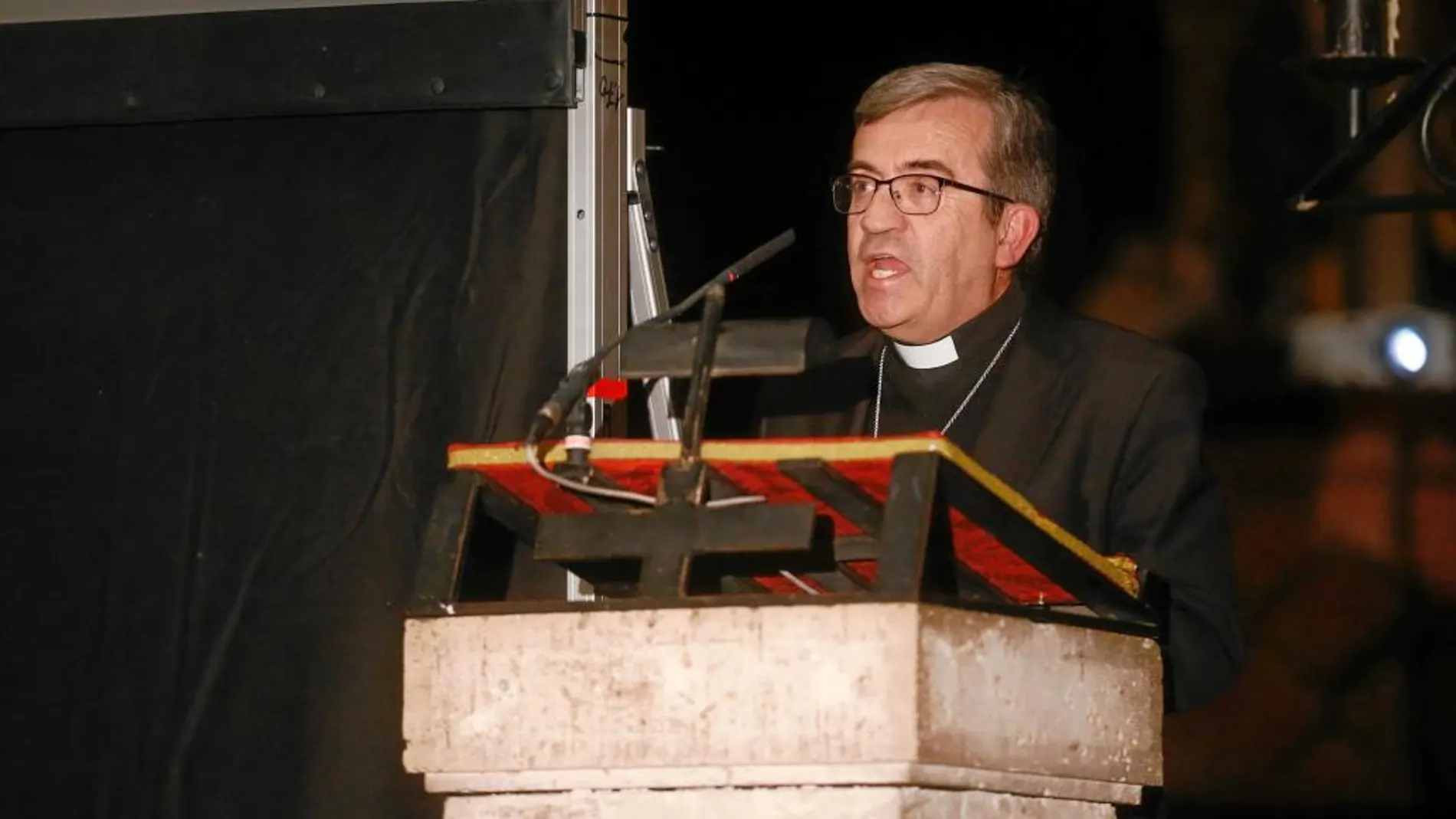 El obispo auxiliar de Valladolid, Monseñor Luis Argüello, pronuncia su Pregón Misionero