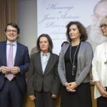 La consejera de Cultura, Josefa García Cirac, la directora de la Filmoteca, Maite Conesa, el alcalde, Alfonso Fernández Mañueco, el presidente de la Diputación, Javier Iglesias y la mujer del homenajeado Juan Antonio Pérez Millán