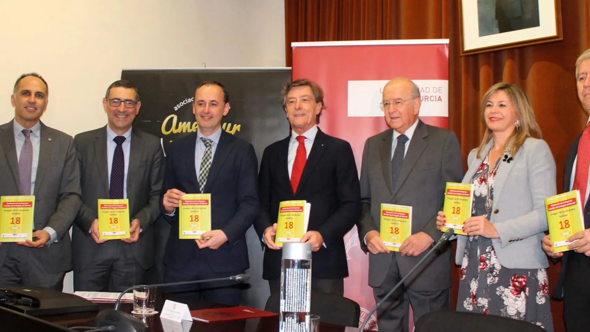 Alejandro Díaz (UPCT); José Luján (UMU); Javier Celdrán, consejero de Empleo; José María Tortosa (Amefmur); Carlos Egea, Olga García y Ángel Luis Meroño Cerdán, durante la presentación del Barómetro