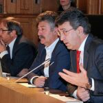 El presidente de la Diputación de León, Juan Martínez Majo, preside el pleno sobre los presupuestos para 2017