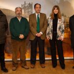 En la imagen, Alberto Santamaría, Elías Terés, Manuel López, Mar Sancho y Carlos de la Casa en las dependencias del Museo Numantino en Soria