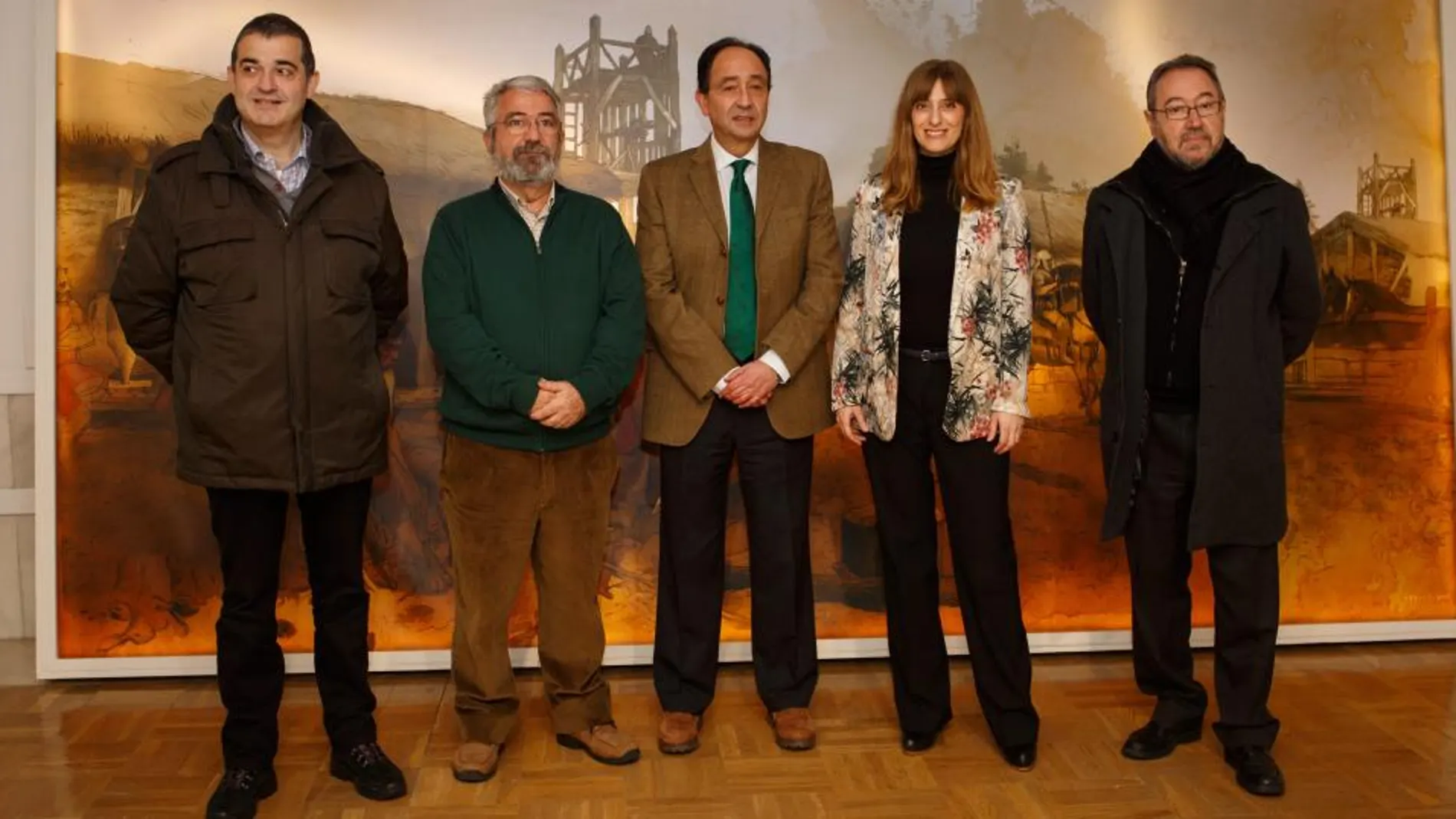 En la imagen, Alberto Santamaría, Elías Terés, Manuel López, Mar Sancho y Carlos de la Casa en las dependencias del Museo Numantino en Soria