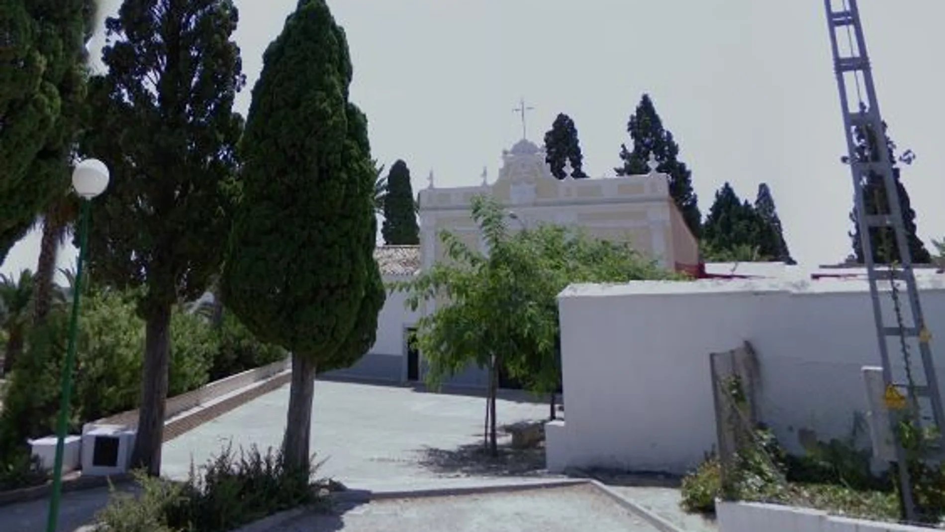 Profanan siete nichos en el cementerio de Llíria (Valencia)