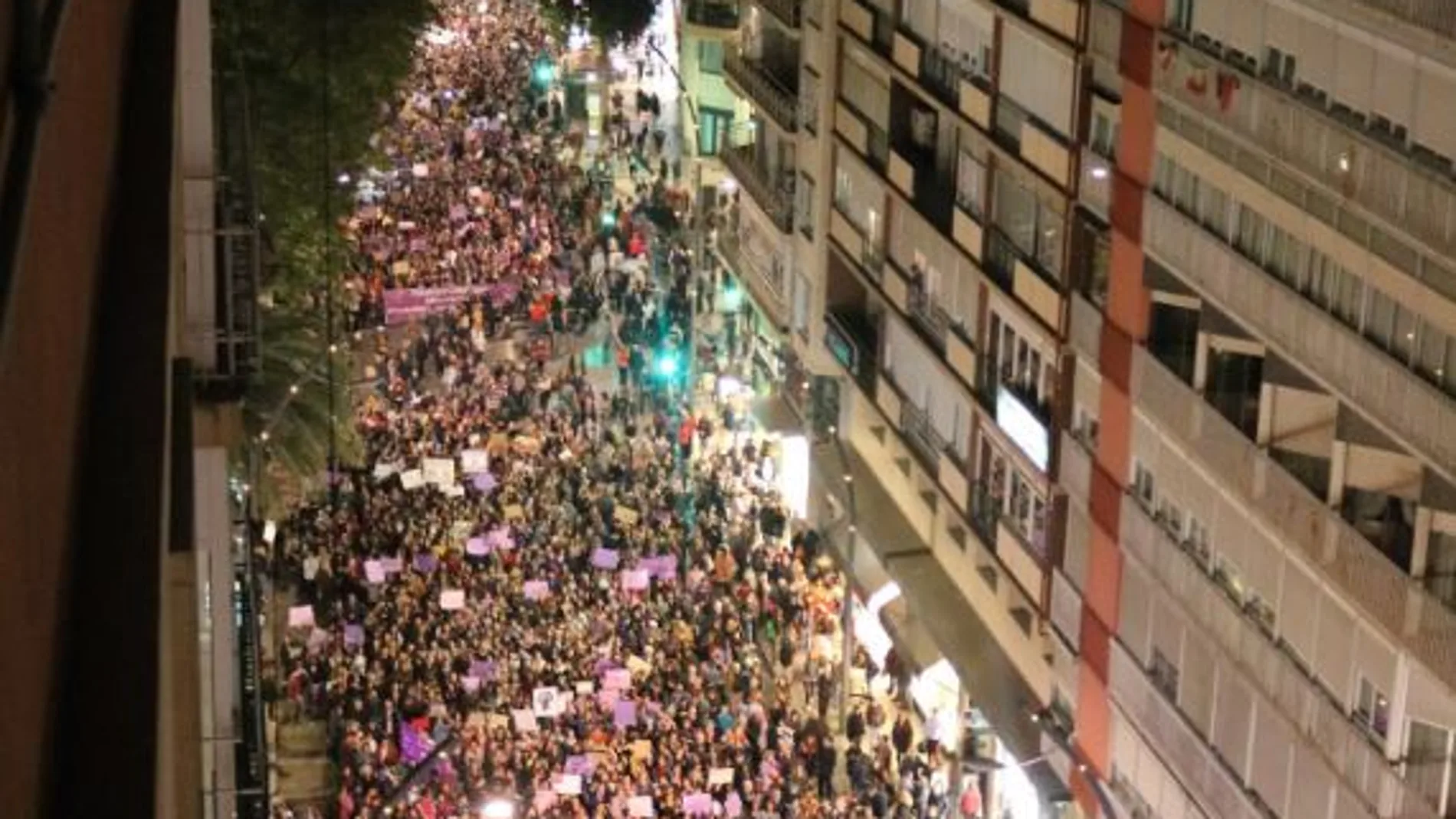 Una marea feminista inunda la Región reivindicando la igualdad de las mujeres