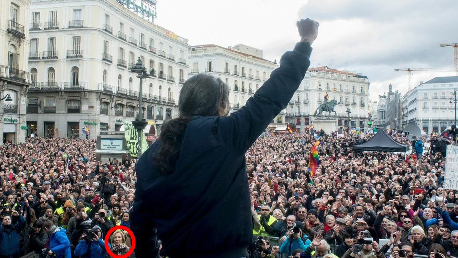 ¿Qué hace Carmen Lomana en el polémico cartel de Pablo Iglesias?