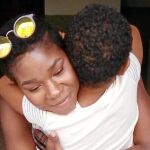 María José Abeng Ayanga abraza a su hijo por primera vez en cuatro años