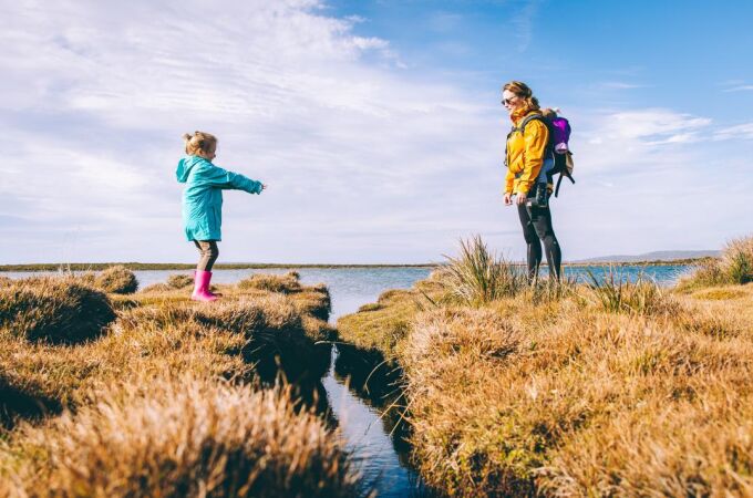 Viajar en familia es toda una enseñanza en la vida/ Photo by Simon Rae on Unsplash