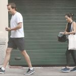 Francisco Franco Suelves y su ya mujer, Lian Lay Fournier, caminando por las calles de Madrid
