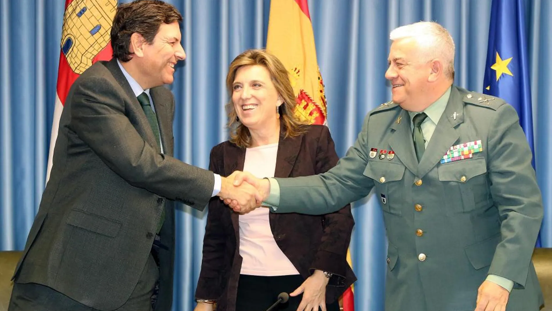 La delegada del Gobierno, María José Salgueiro, junto a Carlos Fernández Carriedo y Francisco Javier Sualdea