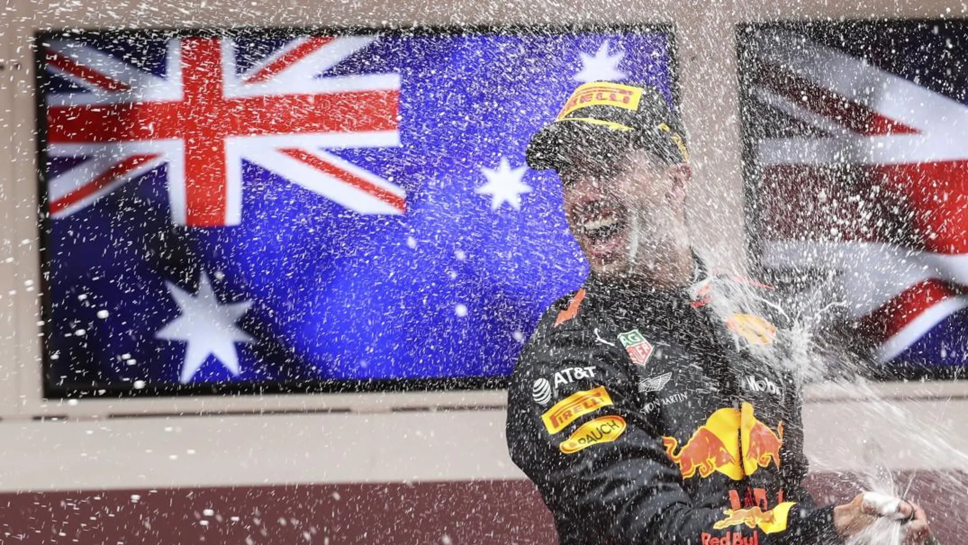 Daniel Ricciardo celebra su triunfo en Mónaco. EFE/EPA/SRDJAN SUKI