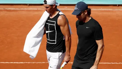 Rafa Nadal y Carlos Moyá, en la Caja Mágica