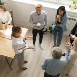 La luz natural mejora el sueño de los trabajadores y se sienten mas activos y productivos, además de mejorar su humor y salud