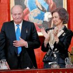Los Reyes Eméritos reciben un homenaje en la Real Academia de la Historia por su 80 aniversario