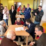 El presidente López Miras, y el alcalde de Murcia, José Ballesta, en la residencia de Montecantalar