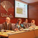 Directivos de los estudios de la Fundación Unicaja, en la presentación del informe