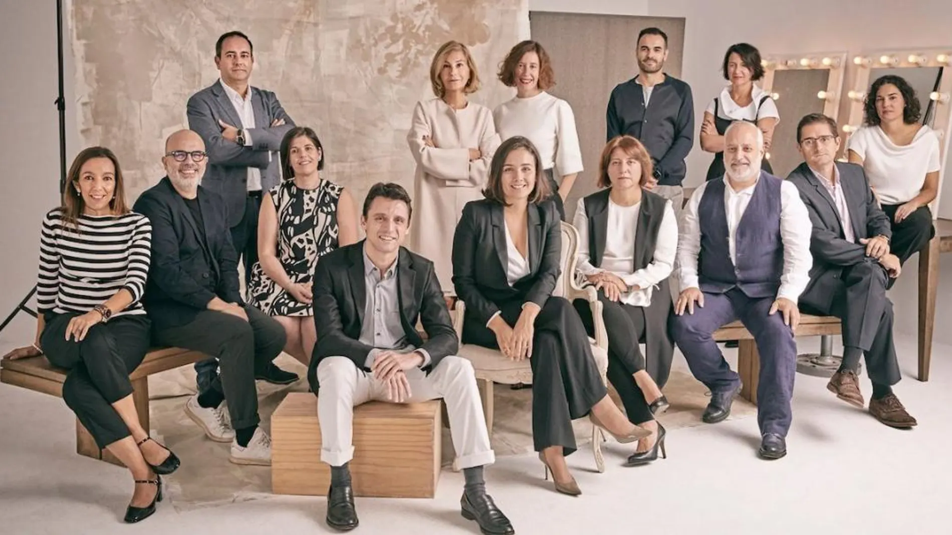 El nuevo Comité de Dirección del grupo, encabezado por Adriana Domínguez, en centro de la imagen