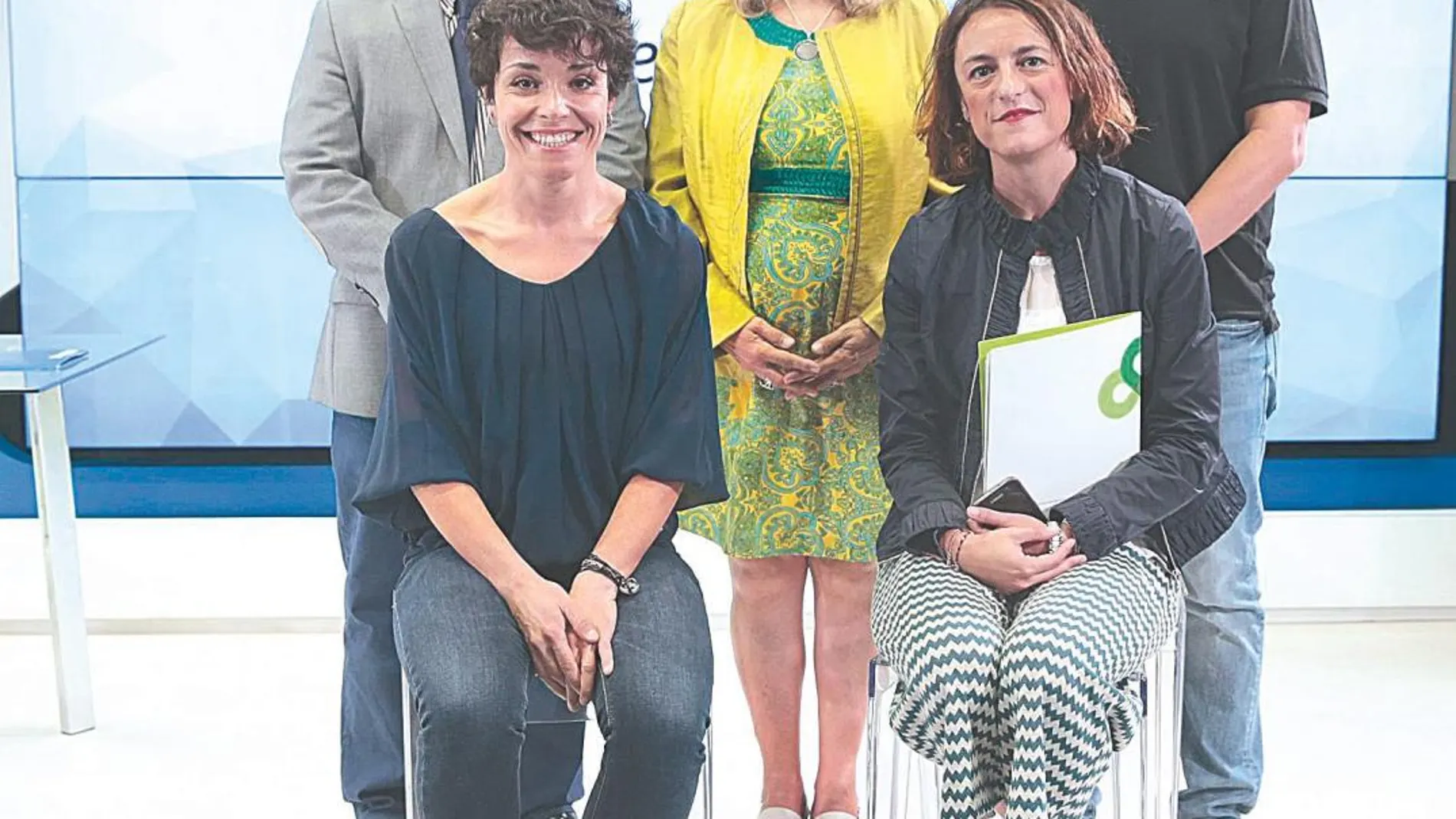 En la imagen, de izquierda a derecha, Pedro Manonelles, Belén Rodríguez, Araceli Boraita, Elena Tejedor y José Ortiz Gordo  / Gonzalo Pérez
